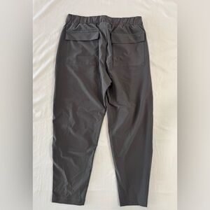 Under Armour Women’s Gray Jogger Pants S NWT Lightweight Athletic Travel Pants